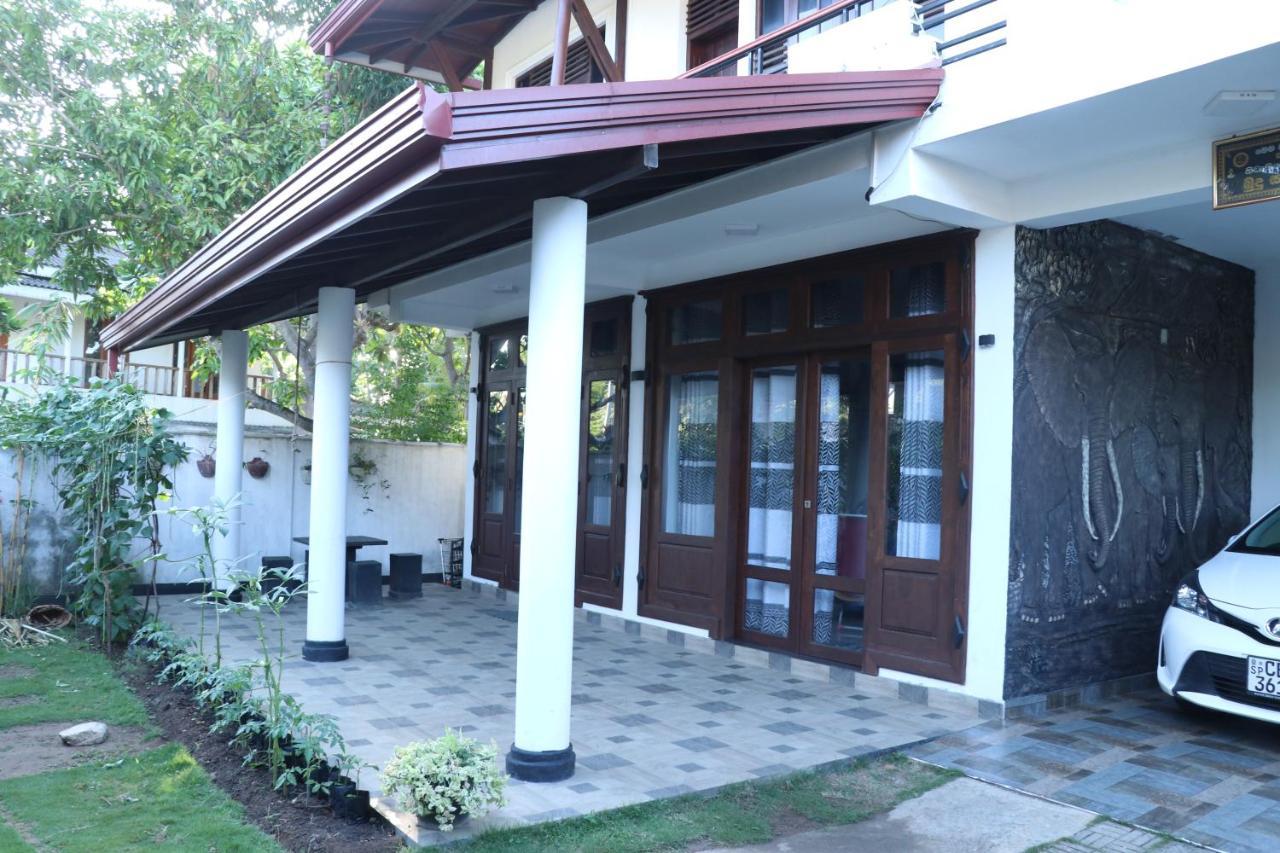 Southern Entry Dikwella Bagian luar foto