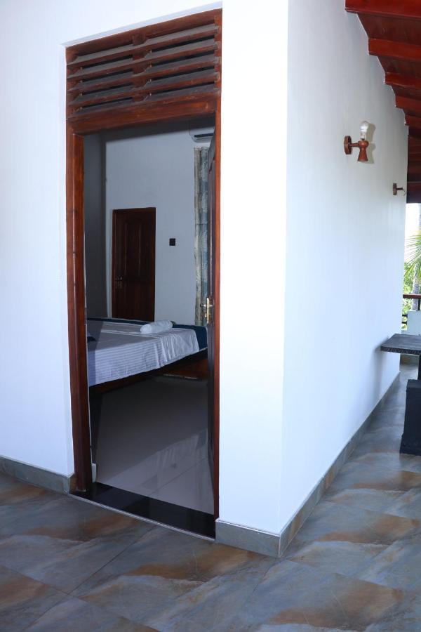 Southern Entry Dikwella Bagian luar foto