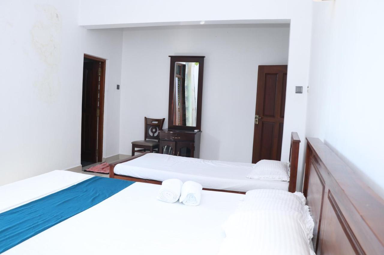 Southern Entry Dikwella Bagian luar foto